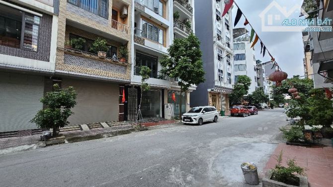 BÁN LIỀN KỀ ĐÔ THỊ VĂN PHÚ - Ô TÔ - THANG MÁY - KINH DOANH - 90 M2 GIÁ 25 TỶ - 1
