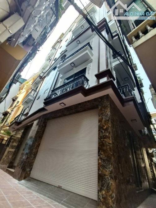 Bán căn góc ngã tư Hoàng Quốc Việt - Hơn 18 Tỷ, 65m, 7 tầng thang máy - 1