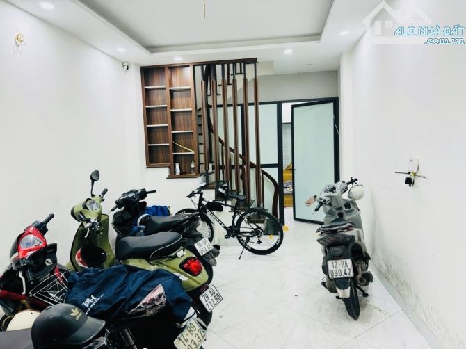 BÁN NHÀ NGÕ THÔNG - Ô TÔ TRÁNH VÀI M - GẦN QUẬN ỦY HOÀNG MAI DT 55M x 5T. GIÁ BÁN 12.45 TỶ - 1