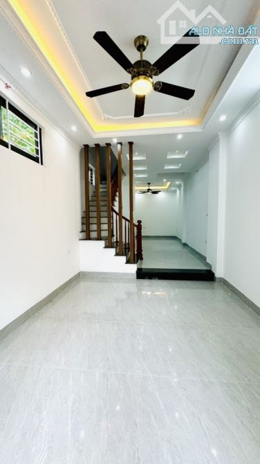 🔥🌺🏡 Nhà ĐẸP, LÔ GÓC, 43.5 m2, phố Quán Tình, Việt Hưng, Long Biên, Ô TÔ đỗ cửa, hơn 7 t - 1