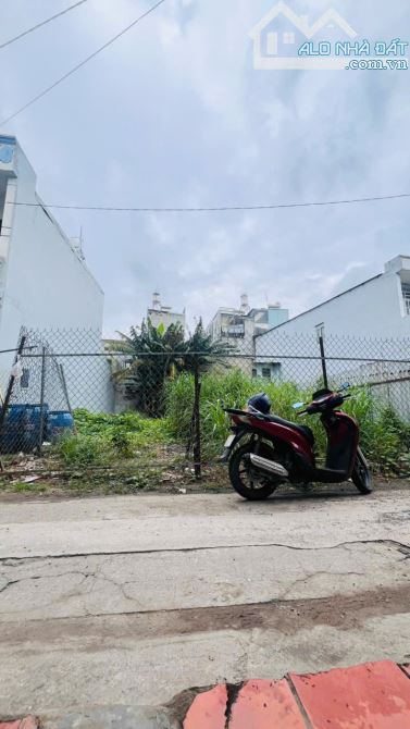 Bán 90M2 đất Đông Hòa,SHR đường xe tải thông,gần trường TH Đông Hòa C - 1