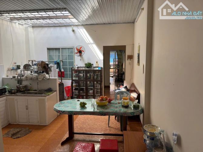 Nhà khu Lê Vụ  4,5m - 15m full thổ cư Thực tế dài 25 m ( đường rộng 9m) Nhà 3 pn, sân oto - 1