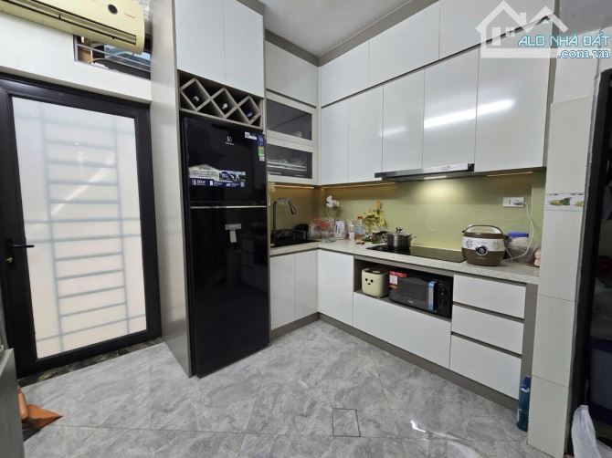 Giảm giá sốc ! Bán nhà phố Tôn Đức Thắng 35m 5 tầng 3 thoáng , ô tô giá 8 tỷ - 1