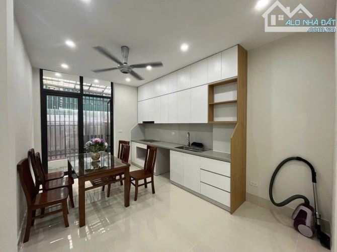 Ngọc Hồi - Hoàng Mai 51/67m x 5 tầng, mặt tiền 3.4m, giá 10.5 tỷ thương lượng - 1
