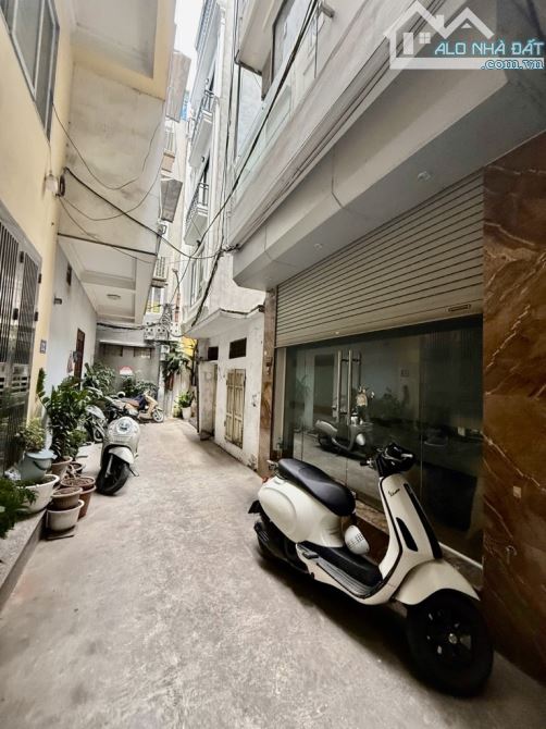 🏠 NGỌC LÂM 📍NHÀ ĐẸP  5 TẦNG VÀI BƯỚC RA PHỐ - GẦN Ô TÔ 📍  ✔️ Vị trí gần các trung tâm T - 1