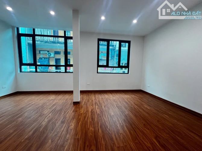 Bán nhà phố Hoàng Văn Thái 40m², MT 6.5m, ô tô tránh vỉa hè, kinh doanh nhỏ, giá 16.2 tỷ - 1