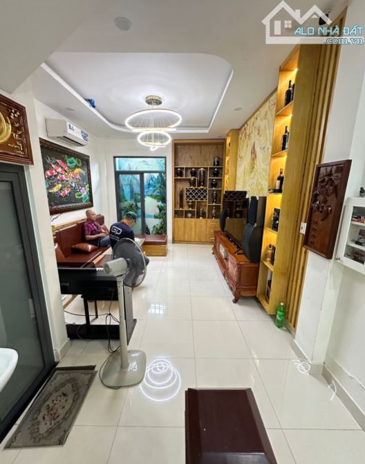 Bán nhanh: 7,5 Nhà cực đẹp Lý Thánh Tông. 4 tầng, 4pn, 5wc. Dt:4×16.Tặng full nội thất - 1