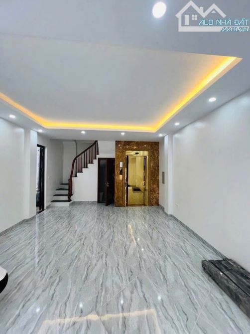 NHÀ LÔ GÓC 7 TẦNG THANG MÁY - ĐỘI NHÂN - MẶT TIỀN 5M - KINH DOANH - Ô TÔ TRÁNH - VỈA HÈ RỘ - 1