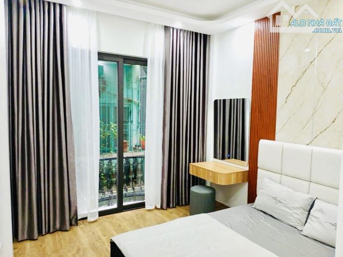 🏠 BÁN NHÀ HOÀNG CẦU | 40m2 | 5 tầng | Thang máy | 1x tỷ. - 1