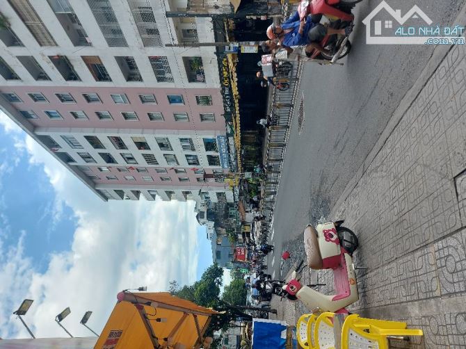 NGAY NGÃ TƯ NGUYỄN BIỂU - TRẦN HƯNG ĐẠO - CÁCH MẶT TIỀN 25M -NHÀ MỚI 4 TẦNG - 1