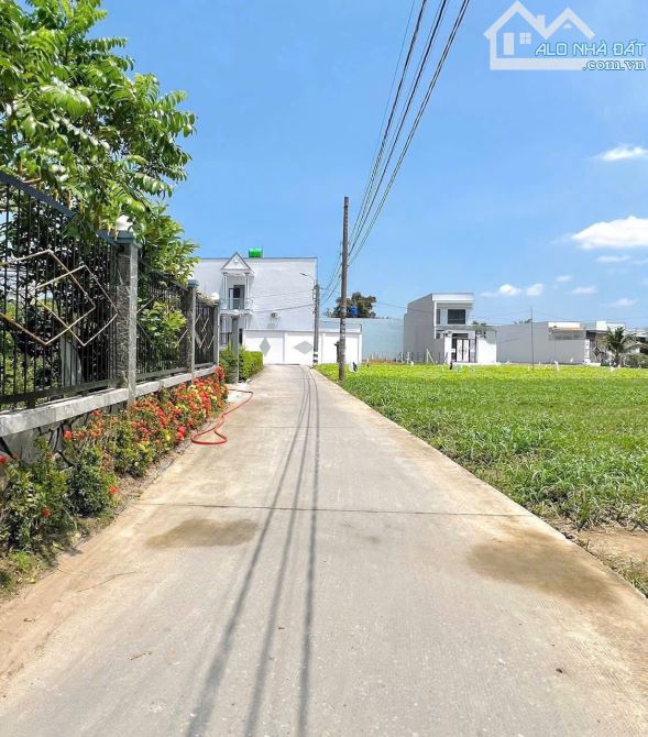 Bán 500m2 đất vườn có sẵn 200m2 thổ giá 3tỷ đường pêtong 🚗 sổ hồng - 1