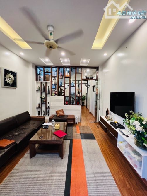 Bán nhà Lê Quang Đạo, Mỹ Đình, Ngõ nông, 1 nhà ra oto, 2 thoáng, Đầy đủ tiện ích, 32m2 - 1