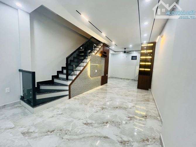HƠN 2 TỶ - NHÀ ĐẸP Ở LUÔN - QUỲNH CƯ,HÙNG VƯƠNG, HỒNG BÀNG 3 NGỦ - 1