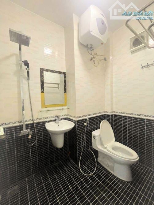 Bán tập thể thanh xuân bắc 70m , ngay ngã tư Khuất Duy Tiến 3 phòng ngủ,2 VS , nhỉnh 3 tỷ - 1