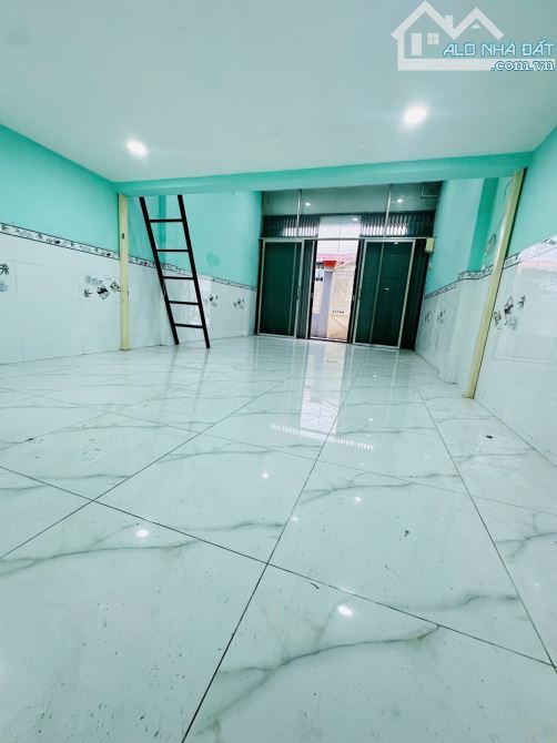 Bán nhà hẻm xe hơi Tân Bình 53m2 ngang 4.3m 3 tầng 3PN chỉ 5.9 tỷ - 1