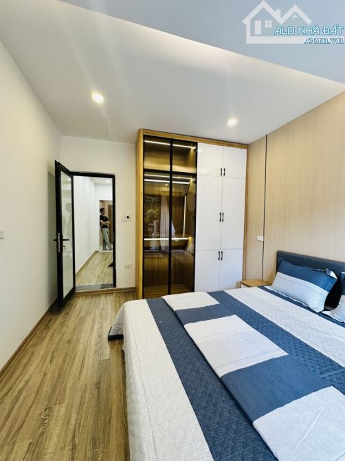☘️ PHỐ 8/3 ☘️NHÀ TẬP THỂ VIP – DTSD 50M - 2PN - FULL NỘI THẤT Ô TÔ ĐỖ CỔNG - 1 BƯỚC RA PHỐ - 1