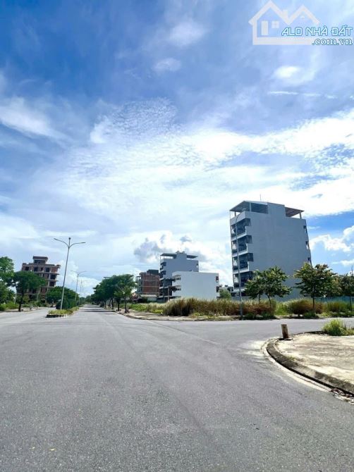 📌📌📌LÀM VIỆC TRỰC TIẾP GIÁ TỐT !!! bán lô  2 mặt tiền khu đô thị FPT - 1