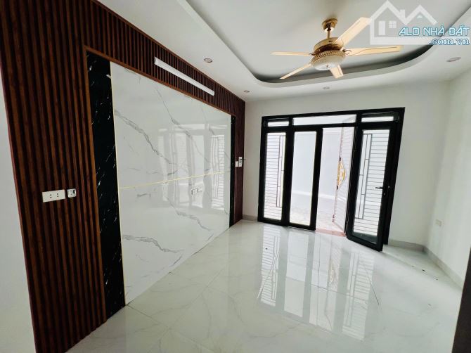 Nhà mới phố Việt Hưng chỉ hơn 5 tỷ. 3 ngủ đủ công năng. Hàng xóm kđt Vin nhiều tiện ích - 1