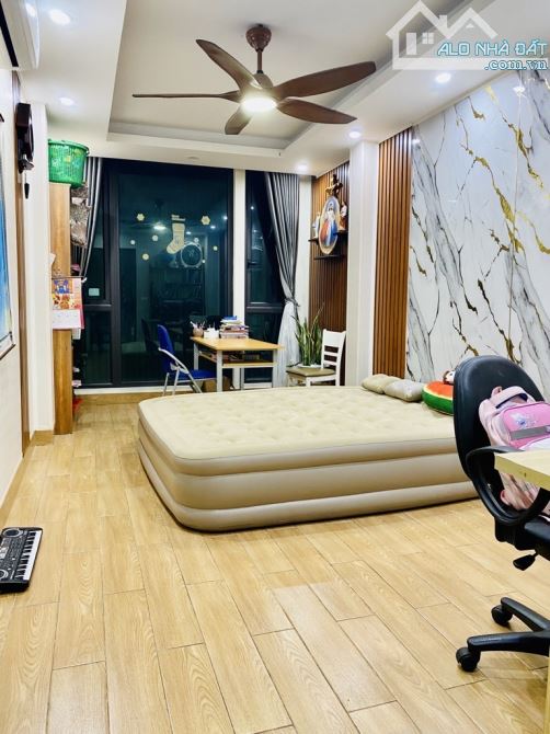 Biệt Thự phân lô phố Chùa Láng- 20m ra mặt ngõ oto- Diện tích 25m2- 5 tầng 3 ngủ- Giá 7 tỷ - 1
