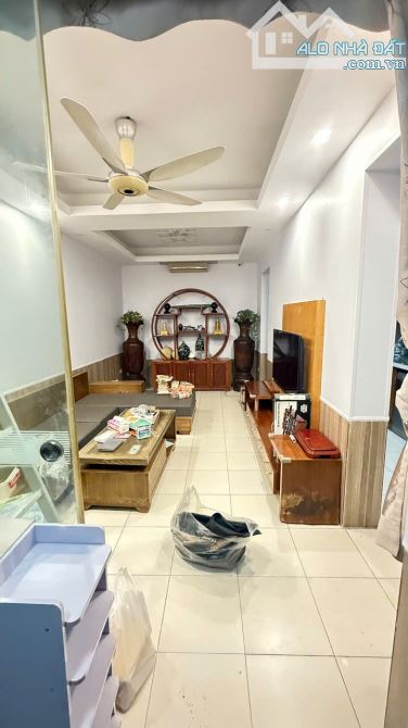 Cho thuê nhà nguyên căn Phạm Ngọc Thạch , Đống Đa. DT 55m x 3 tầng, giá 14tr - 1