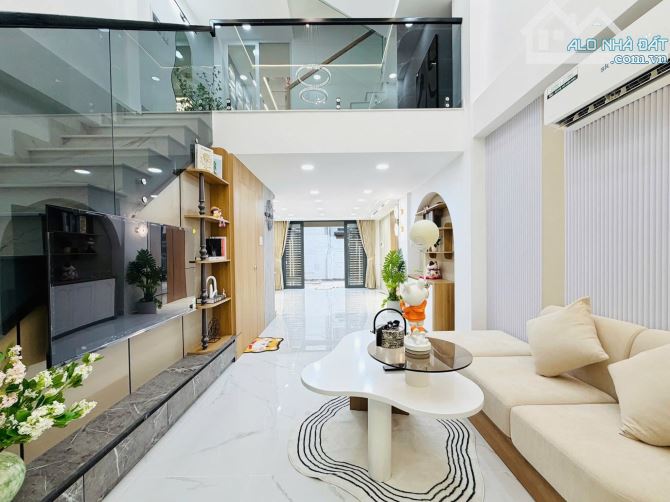 CHÍNH CHỦ CẦN BÁN CĂN NHÀ GẤP Đường PHẠM VĂN CHIÊU P11 - 12