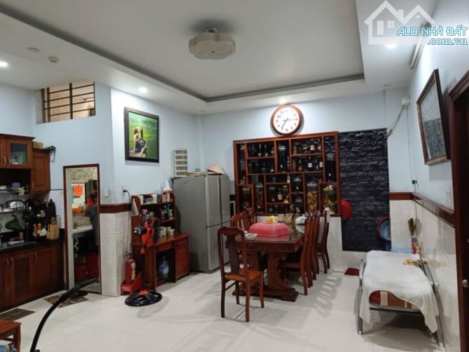 MẶT TIỀN KINH DOANH 2 CHIỀU CÁCH MẶT TIỀN CỘNG HOÀ CHƯA TỚI 5 CĂN - NGANG 19 x 20 - 12