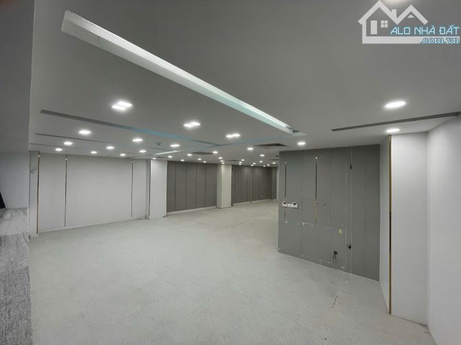Cho thuê MBKD mặt phố Khúc Thừa Dụ, Cầu Giấy, 150m2, 7 tầng, 285tr - 12