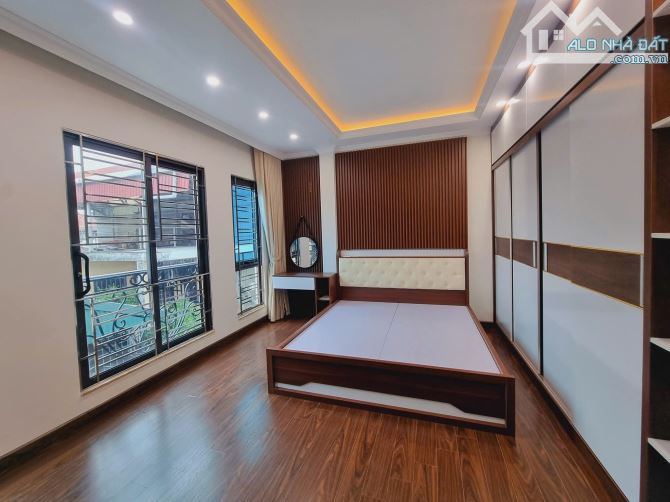 HOÀNG CẦU -ĐỐNG ĐA-PHÂN LÔ-VỊ TRÍ KIM CƯƠNG-Ô TÔ CHẠY VÒNG-7 TẦNG THANG MÁY-NHÀ MỚI-31 TỶ - 17