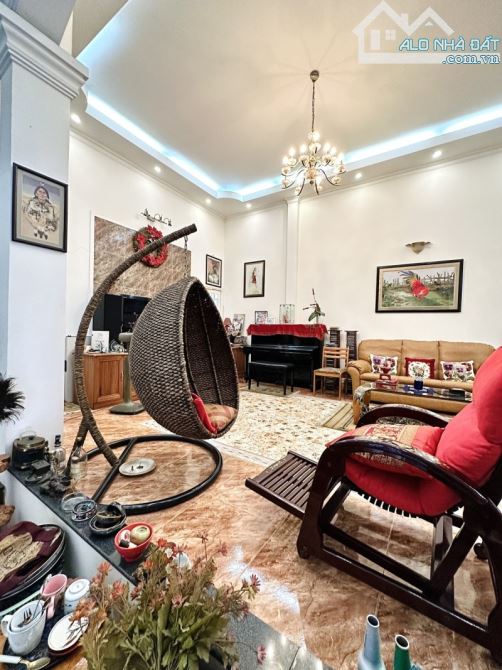 VILLA SÂN VƯỜN TRUNG TÂM QUẬN 1 - 333M2 - 4 TẦNG - 62 TỶ - 13