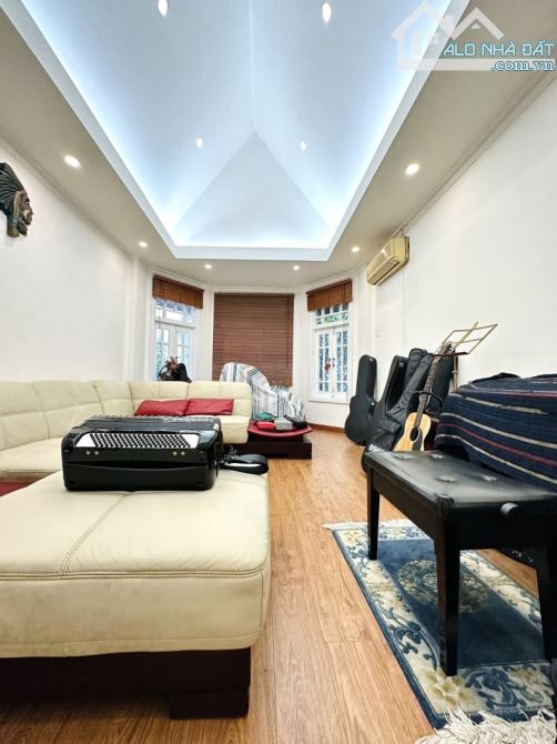 VILLA SÂN VƯỜN TRUNG TÂM QUẬN 1 - 333M2 - 4 TẦNG - 62 TỶ - 14