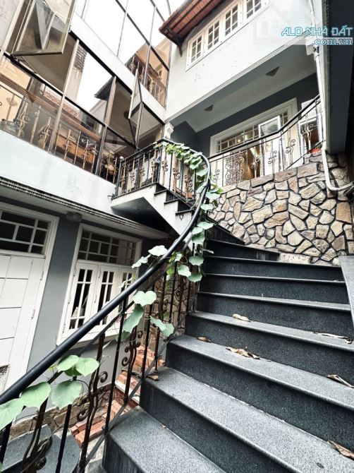 VILLA SÂN VƯỜN TRUNG TÂM QUẬN 1 - 333M2 - 4 TẦNG - 62 TỶ - 15
