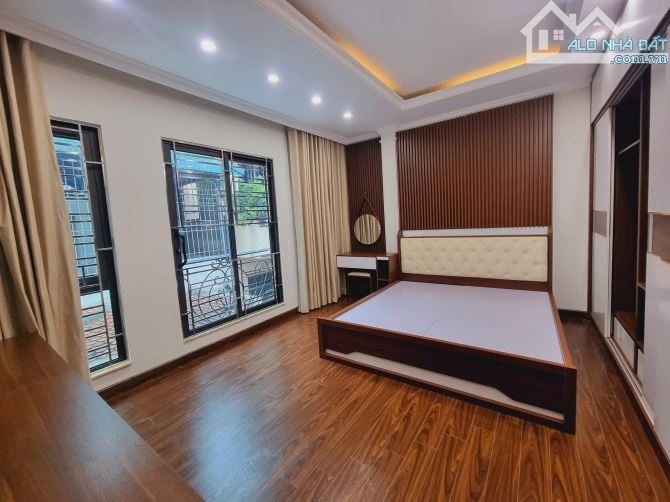 HOÀNG CẦU -ĐỐNG ĐA-PHÂN LÔ-VỊ TRÍ KIM CƯƠNG-Ô TÔ CHẠY VÒNG-7 TẦNG THANG MÁY-NHÀ MỚI-31 TỶ - 20