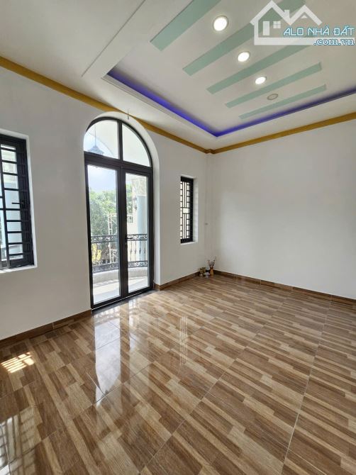 Bán nhà 1 trệt 2 lầu MT đường Huỳnh Thị Tươi p.Tân Bình Tp.Dĩ An chỉ 8ty500 TL M7817 - 17