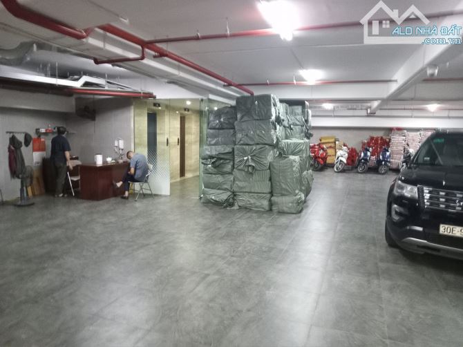 Bán Tòa Văn Phòng mặt phố Xuân La DT 293m2 *11 tầng * MT 12,6m, Giá 209 tỷ - 2