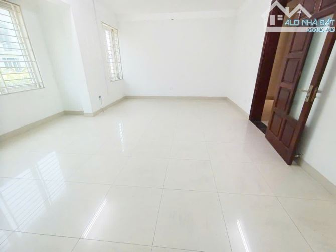 Cho thuê nhà Nguyễn khuyến, Văn Quán. DT 101m2, 4 tầng. full điều hòa - 2