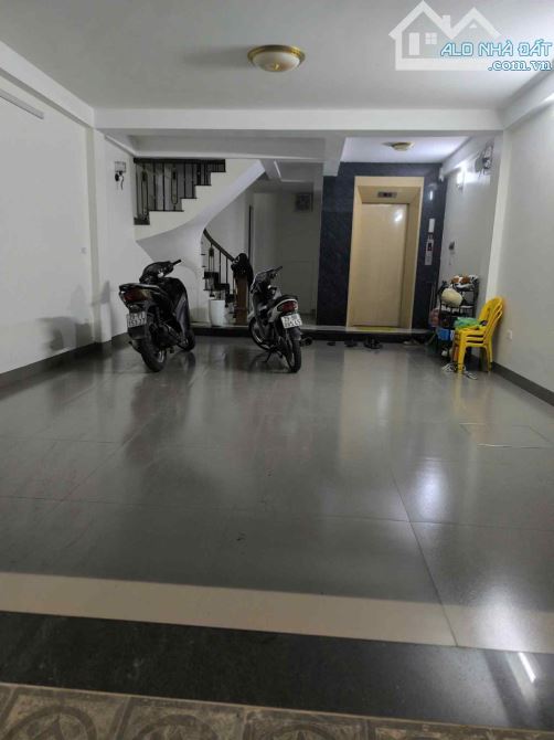 Bán nhà Tân Mai, quận Hoàng Mai 60m 7 tầng nhà mới cực đẹp thang máy, ô tô cất trong nhà, - 2