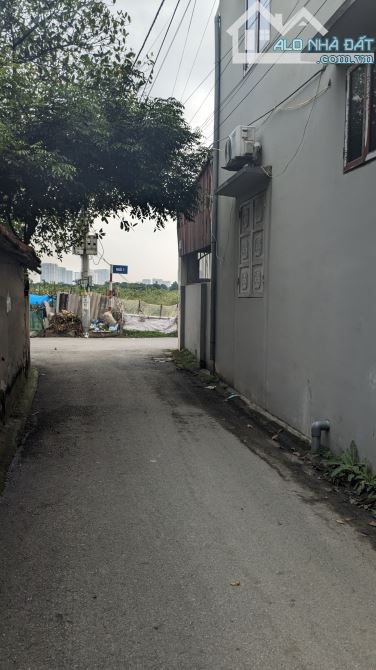 Bán đất Kiêu Kỵ 75m2 đường ô tô vào, sẵn nhà cũ. Ngõ nông, cách 1 nhà ra đường ô tô - 2
