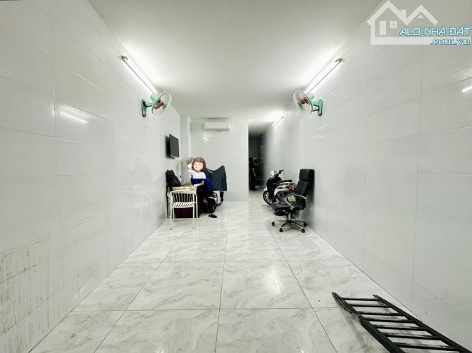 Bán nhà Quận 1 - Hẻm kinh doanh oto - 44m2, không quy hoạch - 2