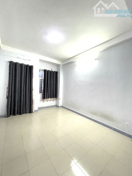 Bán nhà Quận 8 xe hơi đỗ cửa đường Dương Bá Trạc thuận tiện tất cả mọi phương diện. - 2