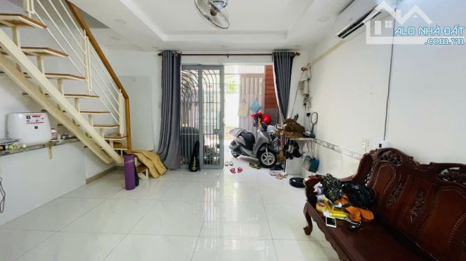 6.6 tỷ - bán nhà hẻm xe hơi Nguyễn Văn Công GV- DT 42m2-vuông vức -gần mặt tiền-khu sânbay - 2
