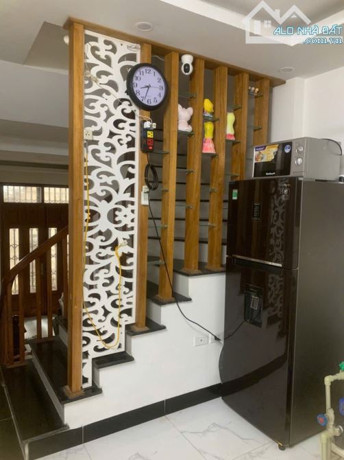 Cho thuê nhà 300 Định Công, 35m² x 4 tầng, 5 phòng ngủ, 3 vệ sinh, 13.5 triệu - 2