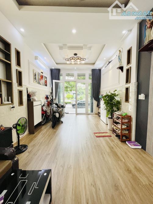 Mặt tiền khu Bình Phú - View công viên - 4x17m - 4 tầng - 4PN - Nhà mới, đẹp, nội thất xịn - 2