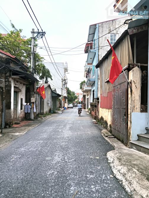 Siêu phẩm ô tô ngủ trong đất 👉 tự nhiên -thường tín - 2