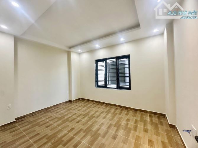 Chủ nhờ e bán một căn nhà toạ lạc tại Tây Tựu - sát cầu Thượng Cát - vành đai 3,5 - 5.9 tỷ - 2