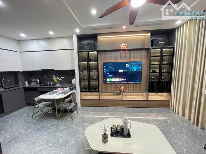NHÀ RIÊNG TIÊU CHUẨN 5 SAO ngõ 295 Bạch Mai, Hai Bà Trưng  35m x 6T giá 18 triệu - 2