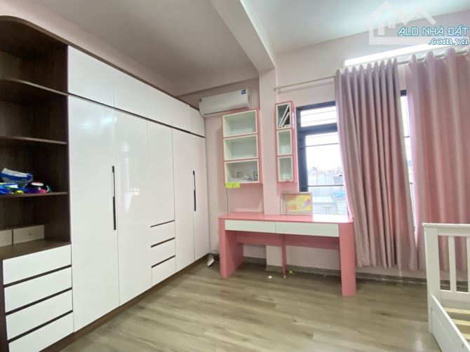 Bán nhà Phố Trạm Long Biên, nhà đẹp dân xây, ngõ ô tô tránh, thông, nội thất đẹp. - 2