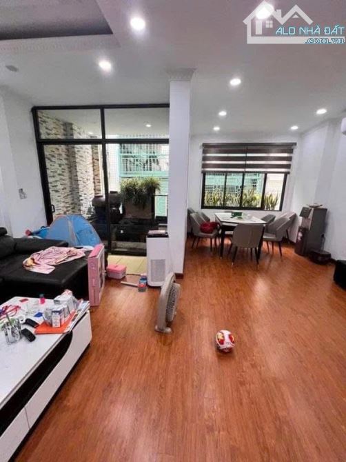 BÁN NHÀ PHÂN LÔ TRẦN QUANG DIỆU ĐỐNG ĐA - 60M 6T MT 6M - OTO VÀO NHÀ GẦN HỒ HOÀNG CẦU - 2