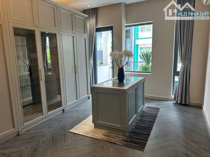 Bán Nhà Mặt Tiền Đường Nguyễn Chí Thanh , phường 7 , Quận 10 , 146m2 , 2 lầu , 47 tỷ TL - 2