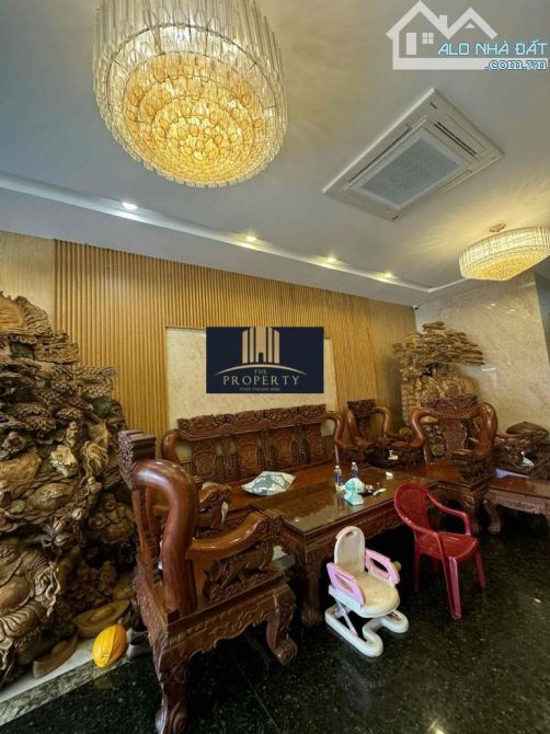 Bán nhà 5 tầng, có thang máy, mặt tiền đường Lý Triện, Thanh Khê. DT 100m2. Giá 9.5 tỷ - 2