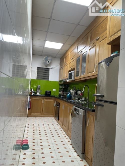 BÁN TẬP THỂ PHẠM VĂN ĐỒNG 120m2- GIÁ 4,9 TỶ - 2